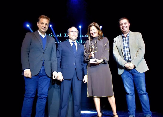 Emilio Aragón recibe en Albacete el I Premio internacional de las artes circenses 'Pinito del Oro'
