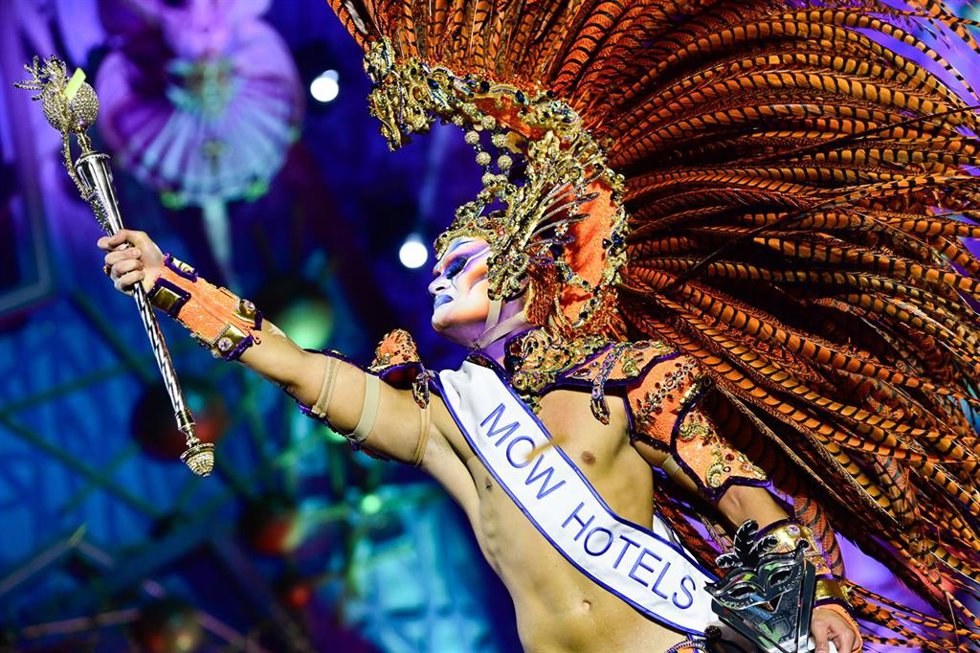 Drag Elektra se convirtió anoche en Drag Queen de Las Palmas de Gran Canaria, tras intentarlo por tercer año. Lo hizo con el espectáculo 'Tiene narices la cosa', patrocinado por MOW Hotels, con un diseño de Nancy Henríquez González