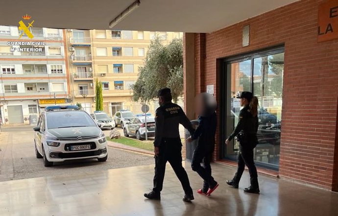 La Guardia Civil detiene al autor del robo en un centro escolar de Benifaió (Valencia)