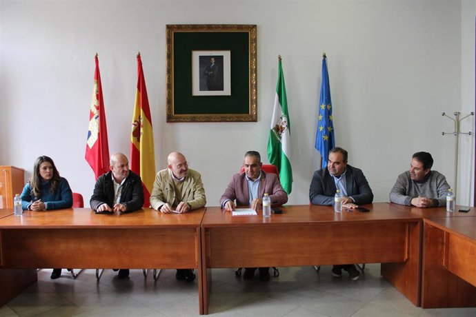 Convenio de colaboración entre seis municipios en materia de seguridad por el que se prestarán apoyo mutuo de sus respectivas policías locales en determinados servicios puntuales.