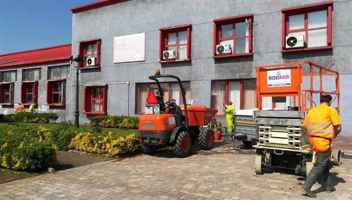 Archivo - Renovación de la fachada de La Vidriera en Camargo