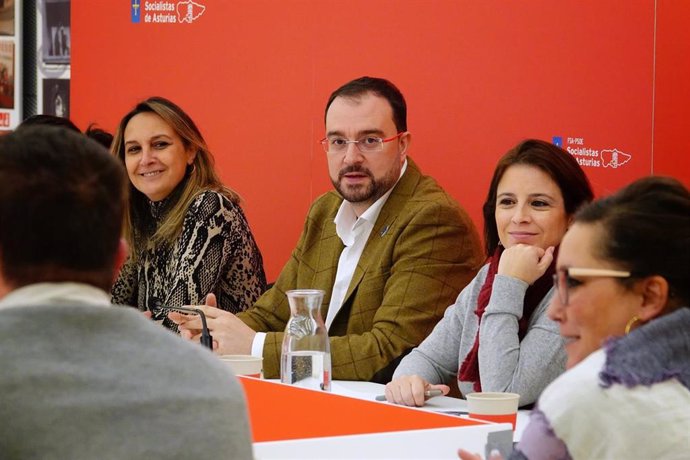 Archivo - Rita Camblor, Adrián Barbón y Adriana Lastra durante un Comité de la Ejecutiva Autonómica de la Federación Socialista Asturiana (FSA), en una imagen de archivo.