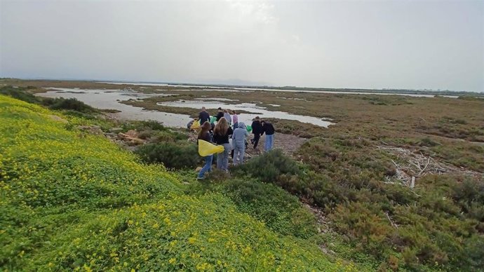 Alumnos de El Puerto (Cádiz) y del Lycée Beaupré de Francia realizan actividad sobre desarollo sostenible.