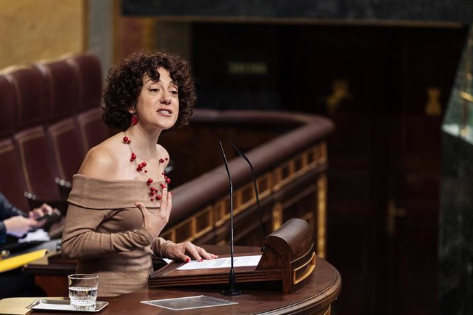 Archivo - La diputada de Sumar Aina Vidal interviene durante una sesión plenaria en el Congreso