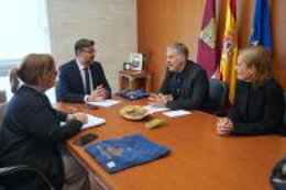 El consejero de Educación, Cultura y Deportes mantiene un encuentro con los responsables de Abycine.