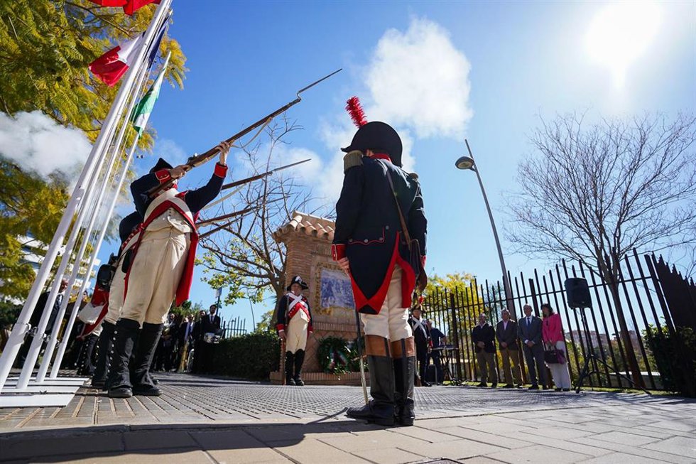 De la Torre participa en el acto de recuerdo a los Héroes del Combate de Teatinos en el que se conmemora la resistencia de los malagueños frente al avance de las tropas napoleónicas en febrero de 1810