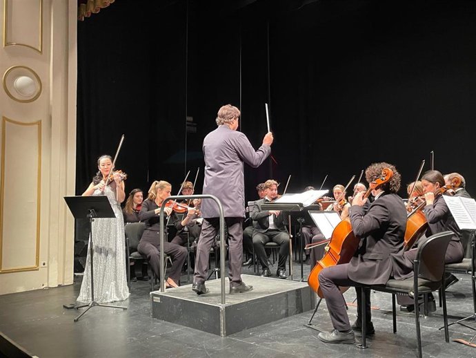La Orquesta Diesis llena el Teatro Apolo de la capital en el V Festival Internacional de Música 'Almería 2024'.