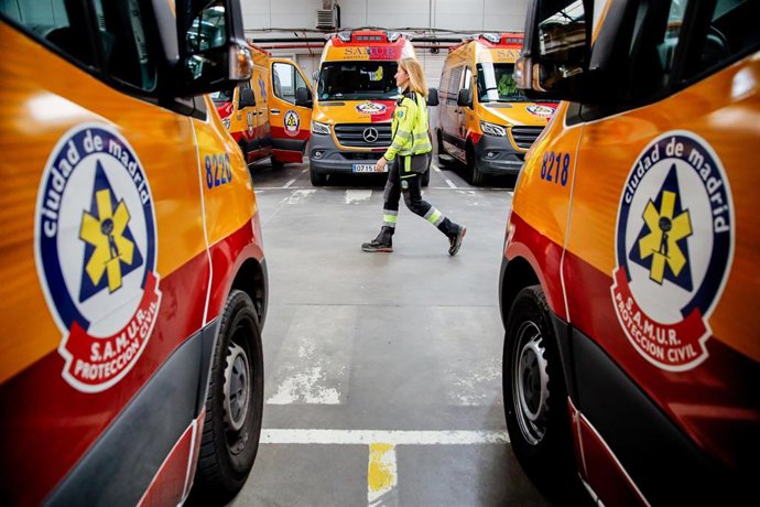 Archivo - Ambulancias en la Base 0 de SAMUR - Protección Civil.