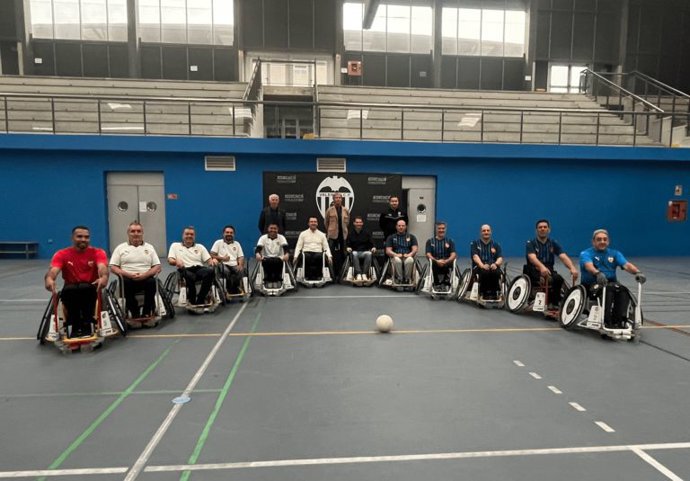 El equipo de 'A-Ball', el fútbol en silla de ruedas, de la Asociación de Futbolistas del  Valencia CF