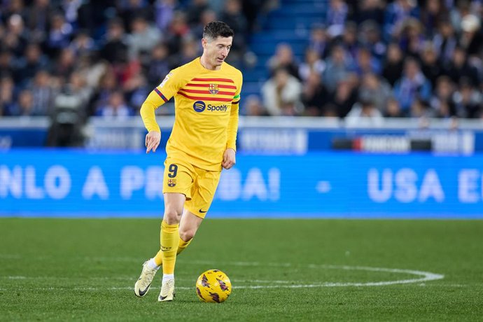 Robert Lewandowski of FC Barcelona in action during the LaLiga EA Sports match between Deportivo Alaves and FC Barcelona at Mendizorrotza on February 3, 2024, in Vitoria, Spain.