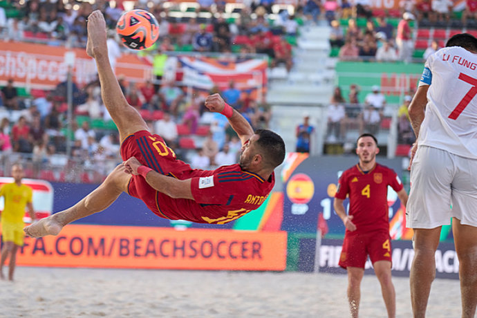 Antonio Mayor, durante un partido de la selección española en el Mundial de fútbol playa.