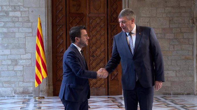 El presidente de la Generalitat, Pere Aragonès, se reúne con el ministro-presidente de Flandes (Bélgica), Jan Jambon, en el Palau de la Generalitat