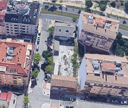 Archivo - Vista aérea del solar a subasta en la avenida de Madrid, situado en el centro de la imagen.