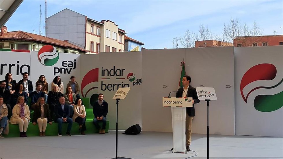 El candidato a lehendakari del PNV, Imanol Pradales, en la presentación de la candidatura jeltzale por Bizxkaia, en Barakaldo