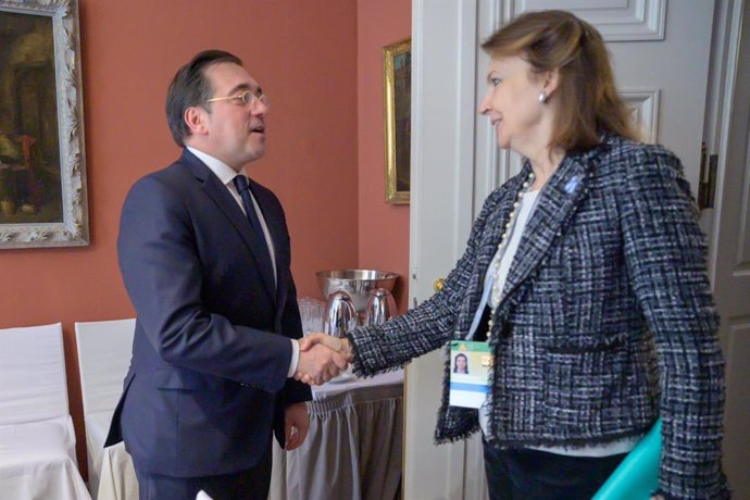 El ministro de Asuntos Exteriores, Unión Europea y Cooperación, José Manuel Albares, se ha reunido con su homóloga argentina, Diana Mondino, el 18 de febrero de 2024, durante la conferencia de seguridad de Múnich (Alemania).