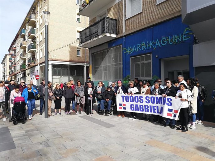 Concentración en el barrio pamplonés de San Jorge en apoyo a la familia de Gabriela Reyes.