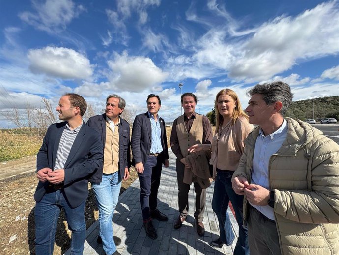 Visita del alcalde de Jaén, Agustín González, en una visita a la Rambla del Deporte