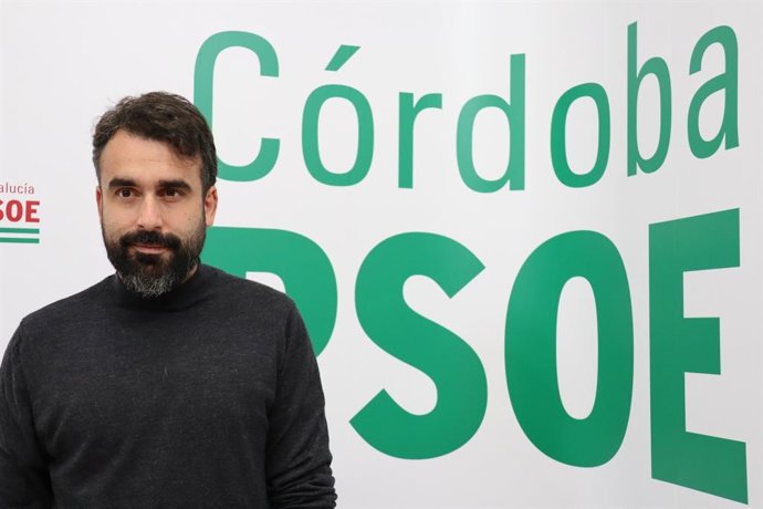 Archivo - El diputado por el PSOE de Córdoba, Alberto Mayoral, en la sede de su partido.