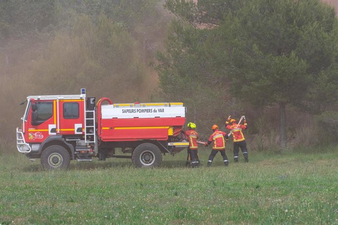 Archivo - Bomberos en Francia