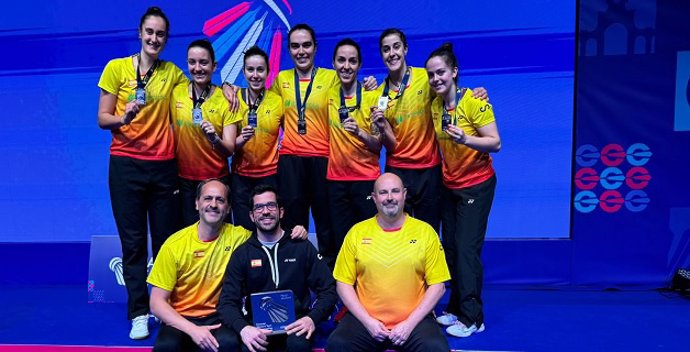 El equipo español femenino de bádminton, con su medalla de plata del Europeo