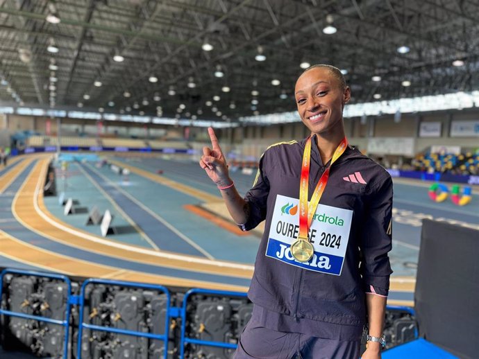 Ana Peleteiro se proclama campeona en el Campeonato de España de short track de Ourense