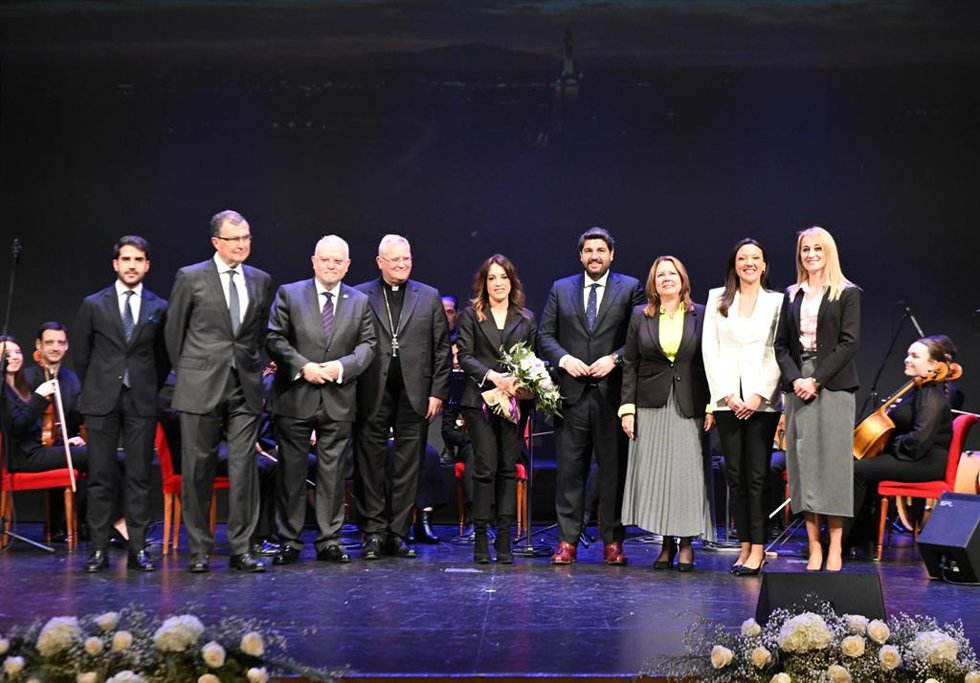 El presidente de la Comunidad, Fernando López Miras, asistió hoy al Pregón de la Semana Santa de Murcia a cargo de la periodista Tati García