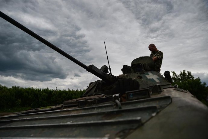 Archivo - Un vehículo blindado ucraniano