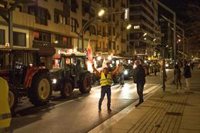 Los agricultores colapsan la Gran Vía logroñesa en un acto por sorpresa: "No queremos ayudas, queremos vivir del campo"