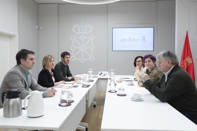 Archivo - Reunión de la consejera Amparo López con representantes de la asociación Aralar y la Federación FEJAR, de ayuda y prevención de la ludopatía y jugadores y jugadoras de azar rehabilitados.