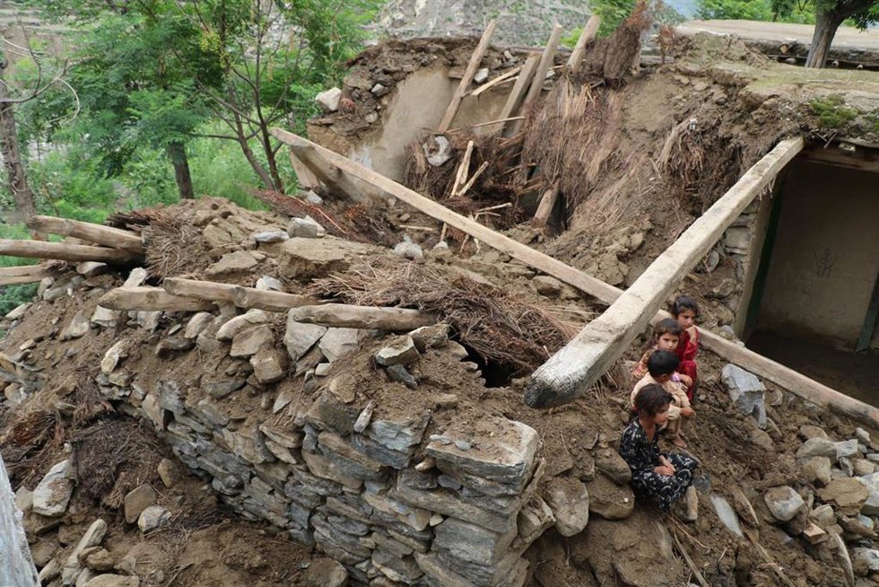 Archivo - Una vivienda destruida a causa de las inundaciones en agosto de 2022 en la provincia de Nuristán, en el este de Afganistán (archivo)
