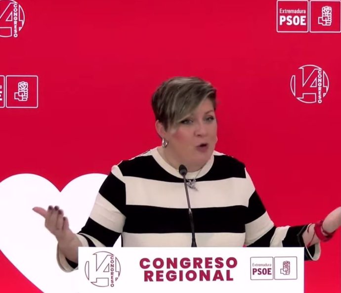 La portavoz del PSOE de Extremadura, Soraya Vega, en rueda de prensa en Mérida