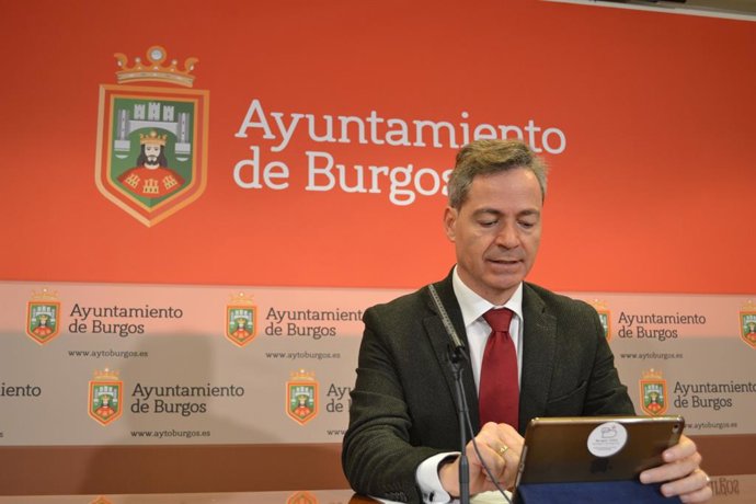 César Barriada durante la rueda de prensa.