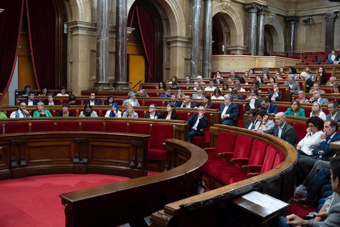 Archivo - Diputados durante una sesión plenaria en el Parlament de Catalunya, a 26 de octubre de 2023, en Barcelona, Catalunya (España). El Parlament ha reconocido hoy a través de una declaración de la Junta de Portavoces el derecho de Israel a defender