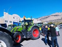 La 'tractorada' de los agricultores crea retenciones en la A-92N en Vélez-Rubio (Almería) sentido Murcia