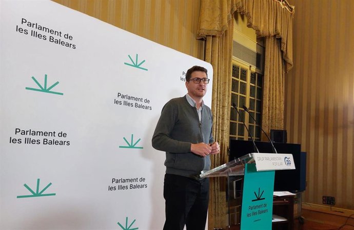 El portavoz parlamentario del PP, Sebasti Sagreras, en rueda de prensa.