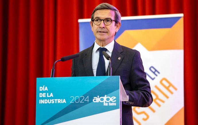 El consejero de Industria, Energía y Minas de la Junta de Andalucía, Jorge Paradela, durante el acto de celebración del Da de la Industria de la Aiqbe en Huelva.