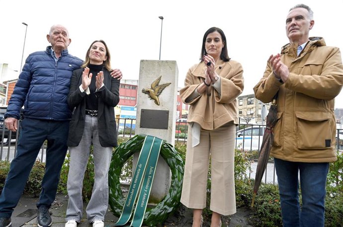 Ofrenda 32 aniversario atentado de ETA en La Albericia.