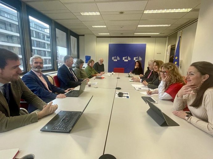 Reunión de la consejera de Agricultura de la Junta, Carmen Crespo, con Mihail Dumitru, de la Dirección General de Agricultura y Desarrollo Rural y con otros representantes de la DG Agri de la Unión Europea.
