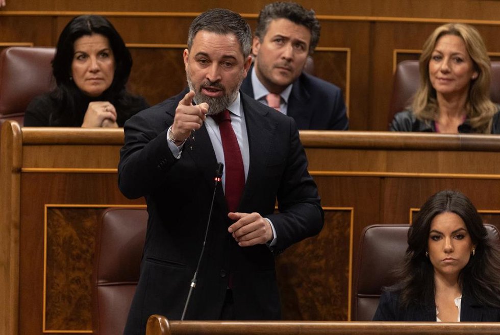 El líder de VOX, Santiago Abascal, interviene durante una sesión de control al Gobierno, en el Congreso de los Diputados, a 7 de febrero de 2024, en Madrid (España).