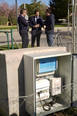 El secretario general del PP de Madrid, Alfonso Serrano, visita el municipio de Las Rozas, junto al alcalde, José de la Uz.