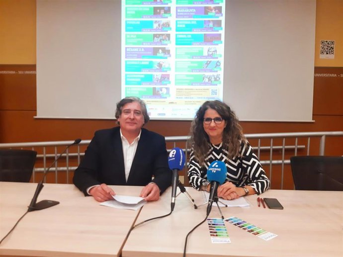 La vicerrectora de Cultura, Deporte y Extensión Universitaria de la UA, Catalina Iliescu, y Martín Sanz, director de Comunicación y Relaciones Externas de Hidraqua, Martín Sanz.