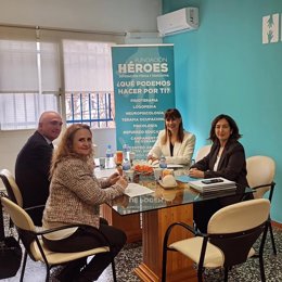 La delegada territorial de Inclusión Social, Juventud, Familias e Igualdad, Ruth Sarabia, visita la sede de la Fundación Héroes de Málaga.