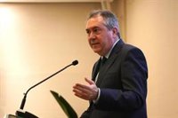 Espadas pide a Fernández-Pacheco que "se centre" y recuerde su responsabilidad de "proteger el suelo forestal"