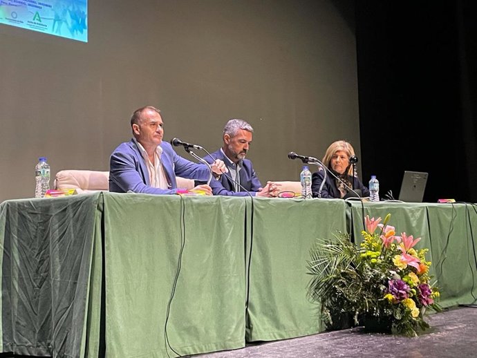 La delegada territorial de Desarrollo Educativo, Formación Profesional y Universidad en la provincia de Cádiz, Isabel Paredes, en una actividad formativa sobre orientación académica en Rota