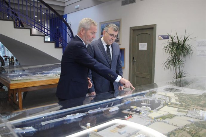 El presidente de la Autoridad Portuaria de Motril, José García Fuentes, y el subdelegado del Gobierno en Granada, José Antonio Montilla.