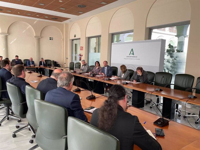 Reunión del secretario general de Universidades de la Junta, Ramón Herrera, con empresarios y representantes del PTS