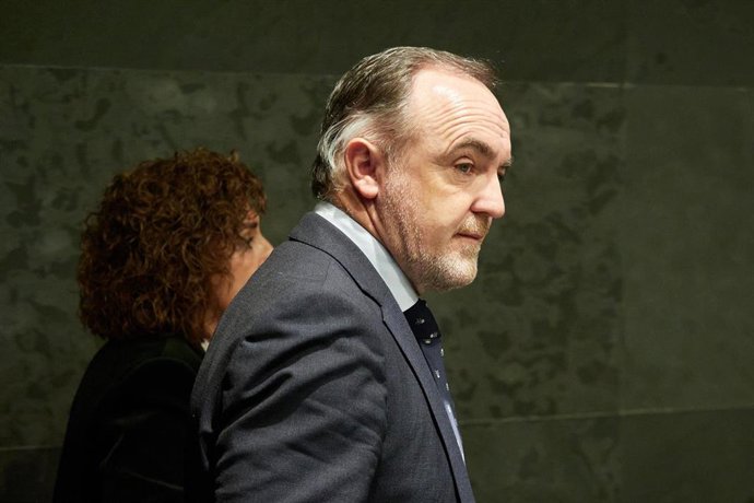 Archivo - El presidente de Unión del Pueblo Navarro (UPN), Javier Esparza durante un pleno del Parlamento de Navarra.