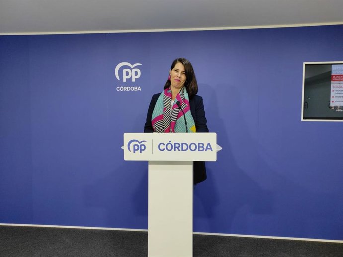 La secretaria general del PP de Córdoba, Araceli Cabello, en rueda de prensa.