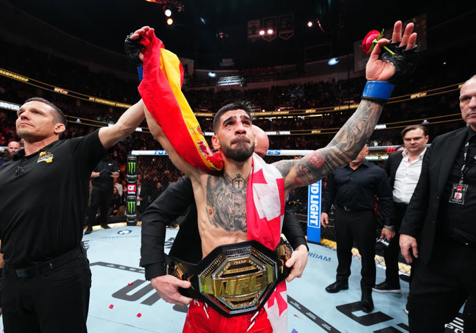 Ilia Topuria noquea a Volkanovski i es converteix en el primer campió espanyol de la UFC