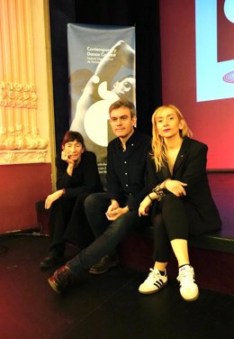 La bailarina Carmen Werner, el académico Ricardo Gassent y la directora del CDC Festival, la bailarina Lola Eiffel.